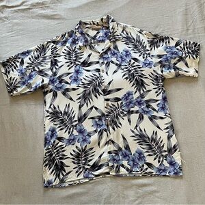 Bobby Chan Floral Silk Short Sleeve Button Down Collared Hawaiian Shirt w Pocket